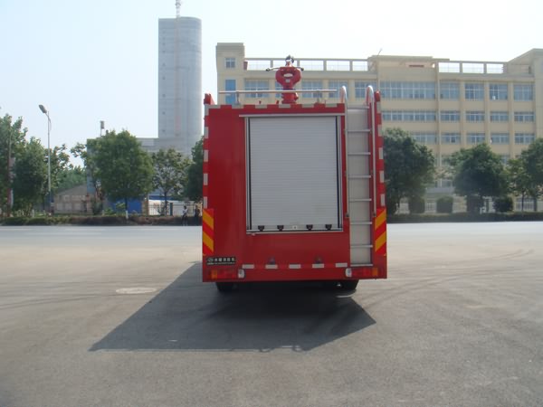 重汽水罐消防車
