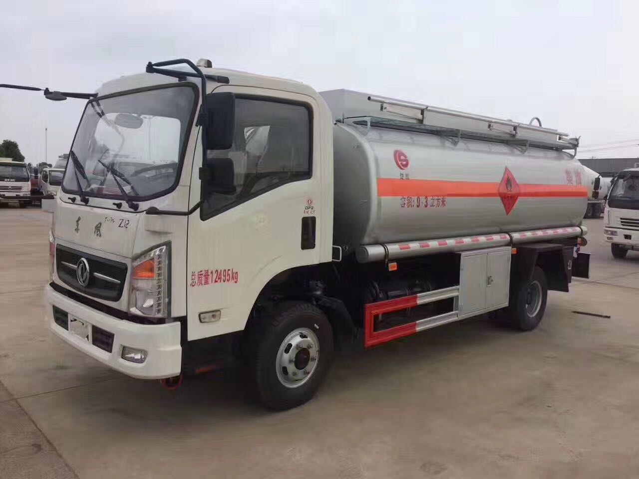 東風Z12加油車圖片 東風Z12加油車圖片