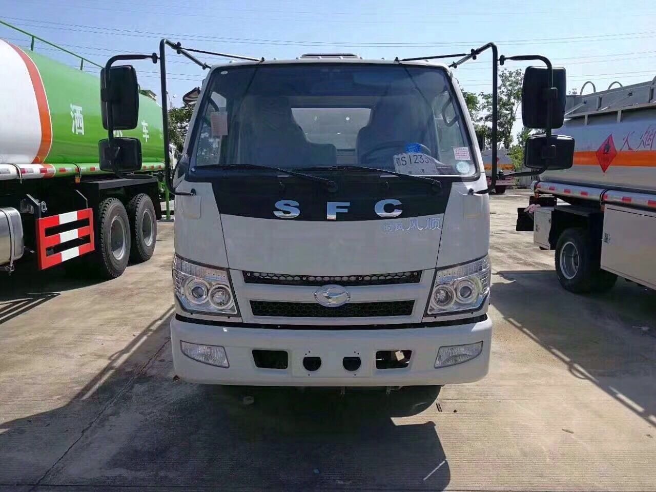 時(shí)風(fēng)風(fēng)順加油車圖片 時(shí)風(fēng)風(fēng)順加油車圖片