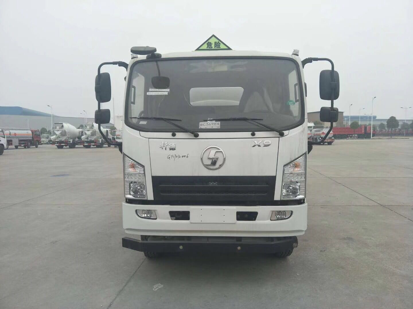 陜汽軒德7噸加油車圖片 陜汽軒德7噸加油車圖片