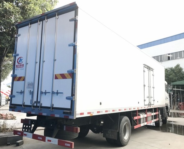 東風(fēng)天錦小三軸前四后四9.6米冷藏車