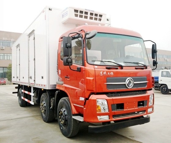 東風(fēng)天錦小三軸前四后四8.6米冷藏車