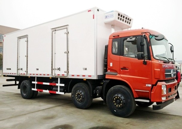 東風(fēng)天錦小三軸前四后四8.6米冷藏車
