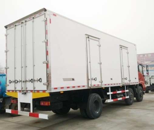 東風(fēng)天錦小三軸前四后四8.6米冷藏車