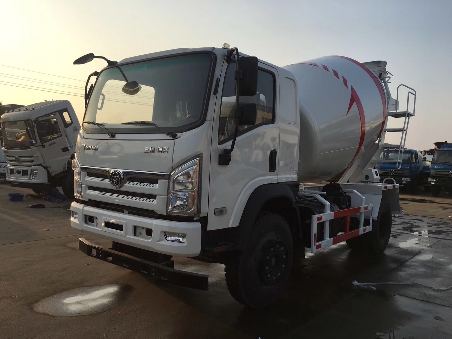 三環(huán)創(chuàng)客攪拌車