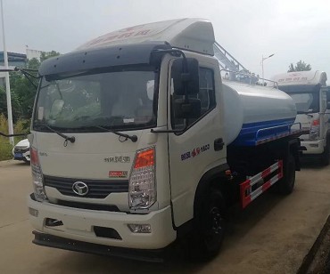 時(shí)風(fēng)風(fēng)馳5方吸糞車