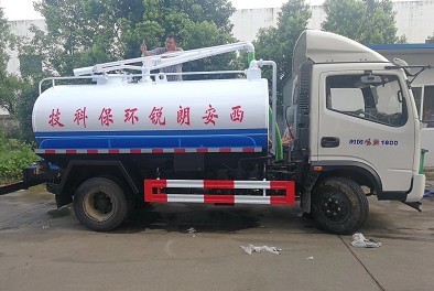 時(shí)風(fēng)風(fēng)馳5方吸糞車