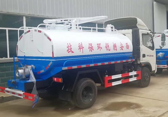 時(shí)風(fēng)風(fēng)馳5方吸糞車