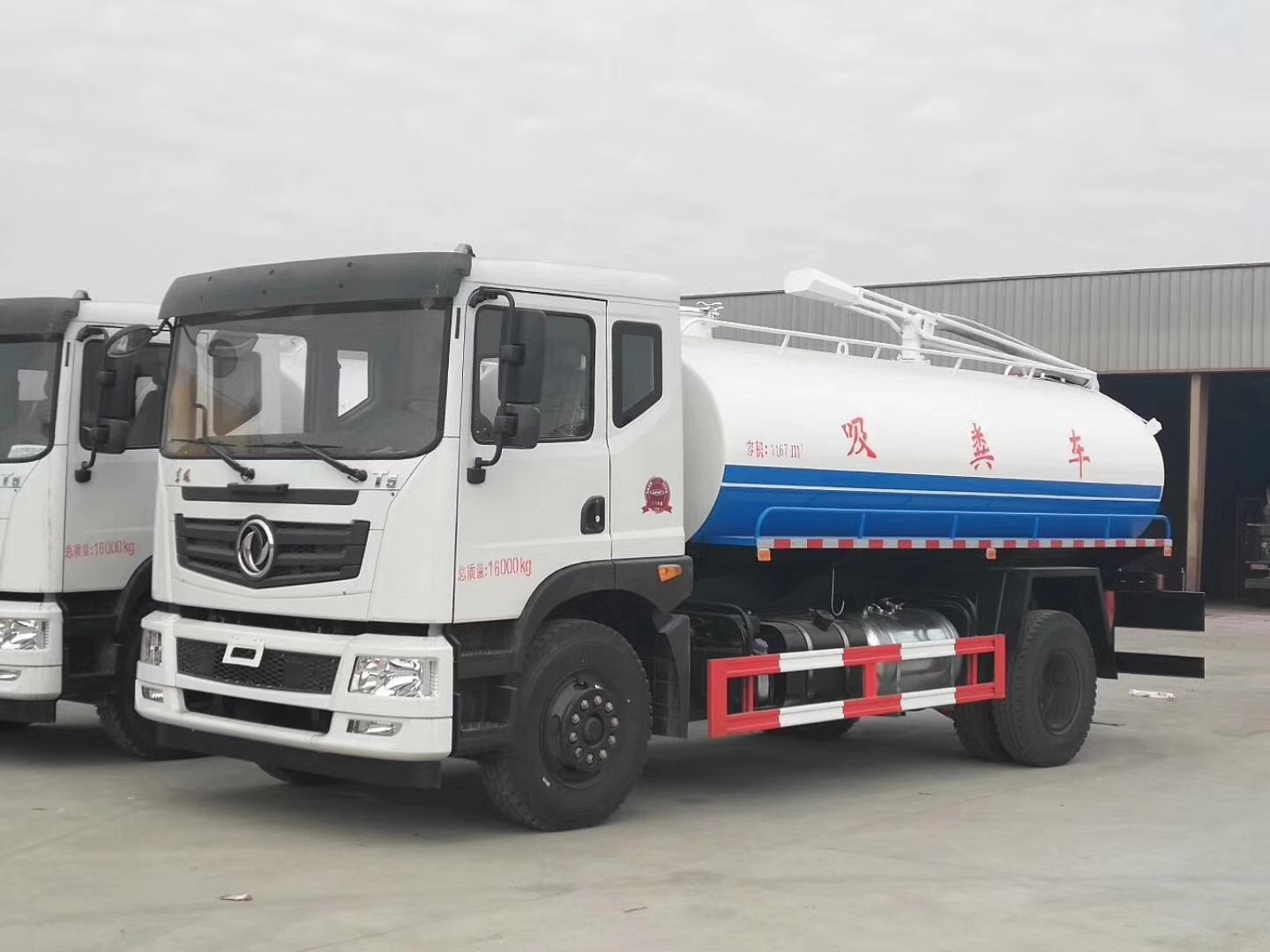 東風(fēng)T5 13方吸糞車(chē)