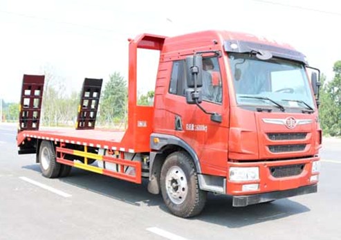 解放青島龍V挖掘機(jī)平板運輸車圖片 解放青島龍V挖掘機(jī)平板運輸車圖片