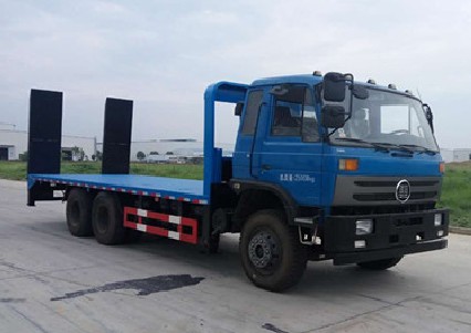 楚風(fēng)后八輪挖機(jī)平板運(yùn)輸車圖片 楚風(fēng)后八輪挖機(jī)平板運(yùn)輸車圖片