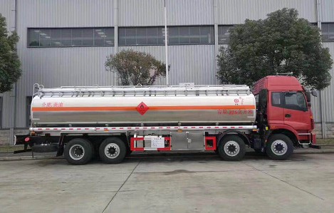 福田歐曼前四后六24噸鋁合金油罐車