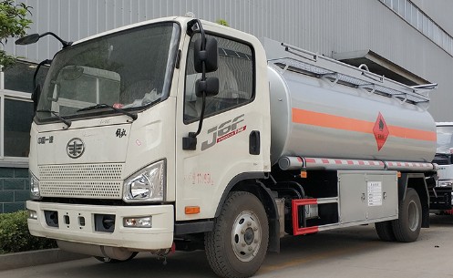 解放8噸加油車