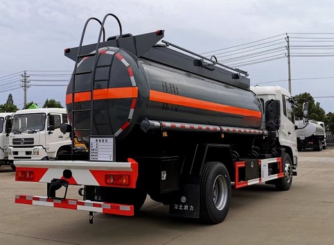 SCS5180GFWDFH型腐蝕性物品罐式運(yùn)輸車圖片 SCS5180GFWDFH型腐蝕性物品罐式運(yùn)輸車圖片