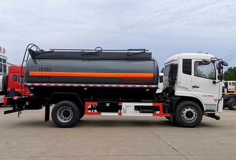 SCS5180GFWDFH型腐蝕性物品罐式運(yùn)輸車圖片 SCS5180GFWDFH型腐蝕性物品罐式運(yùn)輸車圖片