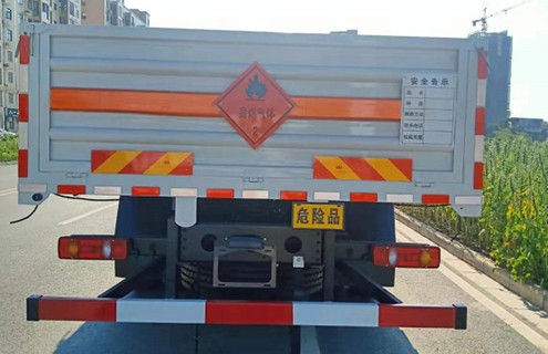 東風天錦小三軸(6x2)氣瓶運輸車 東風天錦小三軸(6x2)氣瓶運輸車