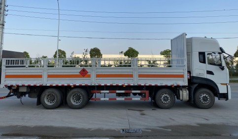 國六東風(fēng)天龍前四后八9.4米氣瓶運(yùn)輸車_湖北楚勝汽車