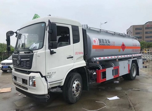 國(guó)六東風(fēng)天錦油罐車(碳鋼罐體)