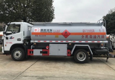 國(guó)六8噸東風(fēng)油罐車/運(yùn)油車