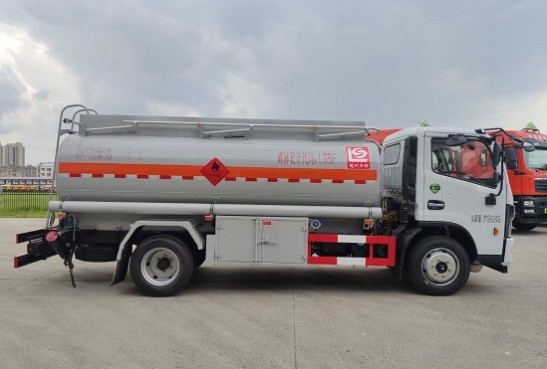 國(guó)六東風(fēng)多利卡8噸加油車/運(yùn)油車圖片 國(guó)六東風(fēng)多利卡8噸加油車/運(yùn)油車圖片