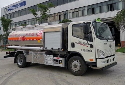 一汽青島解放J6F-6噸飛機加油車圖片 一汽青島解放J6F-6噸飛機加油車圖片