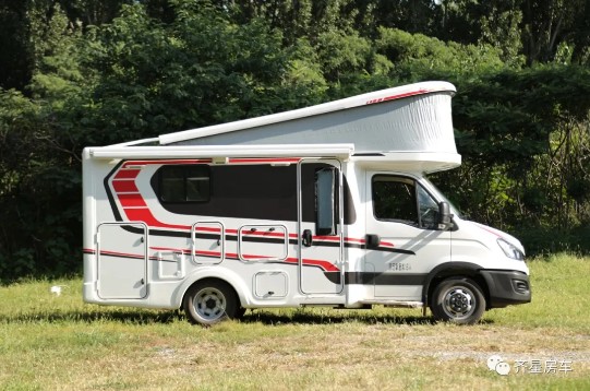 齊星依維柯全升頂房車_6座內(nèi)部布局結(jié)構(gòu)及內(nèi)飾圖片_齊星升頂房車2021款