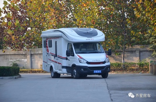 齊星依維柯額頭升頂房車_6座橫置床內(nèi)部結(jié)構(gòu)及內(nèi)飾圖片_齊星升頂房車2021款