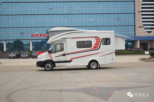 齊星依維柯額頭升頂房車_6座橫置床內(nèi)部結(jié)構(gòu)及內(nèi)飾圖片_齊星升頂房車2021款