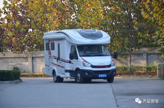 齊星依維柯額頭升頂房車_6座后拓展內(nèi)部結(jié)構(gòu)及內(nèi)飾圖片_齊星升頂房車2021款