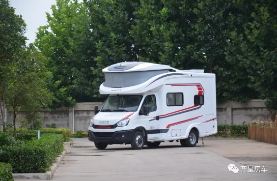 齊星依維柯額頭升頂房車_6座后拓展內(nèi)部結(jié)構(gòu)及內(nèi)飾圖片_齊星升頂房車2021款