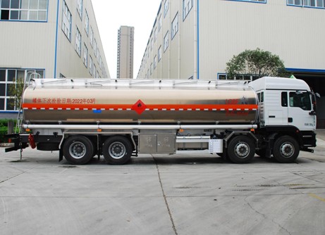 國六重汽汕德卡30.5方鋁合金運(yùn)油車 國六重汽汕德卡30.5方鋁合金運(yùn)油車