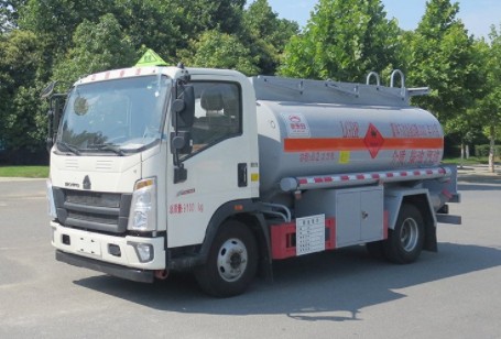 國六重汽豪沃5噸油罐車圖片 國六重汽豪沃5噸油罐車圖片