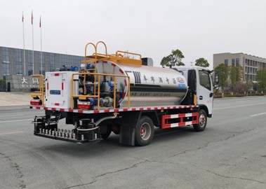 4.2立方智能型瀝青灑布車 4.2立方智能型瀝青灑布車