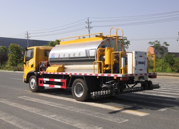 6.3立方東風華神T3標準型瀝青灑布車 6.3立方東風華神T3標準型瀝青灑布車