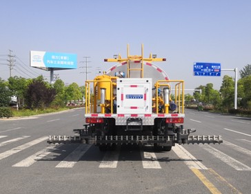 6.3立方東風華神T3標準型瀝青灑布車 6.3立方東風華神T3標準型瀝青灑布車