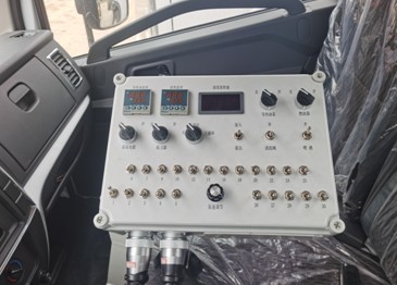 9.3立方解放標(biāo)準(zhǔn)型瀝青灑布車 9.3立方解放標(biāo)準(zhǔn)型瀝青灑布車