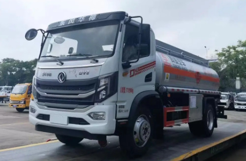 東風華神新款(DV3)8噸油罐車 東風華神新款(DV3)8噸油罐車