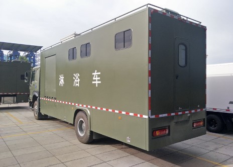重汽豪沃6人洗浴車