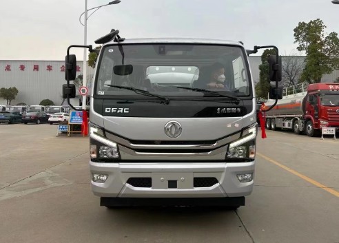 5噸東風(fēng)多利卡D6油罐車 5噸東風(fēng)多利卡D6油罐車