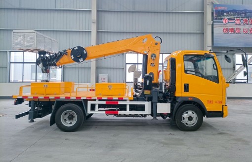 重汽豪沃20米藍牌帶吊高空作業(yè)車