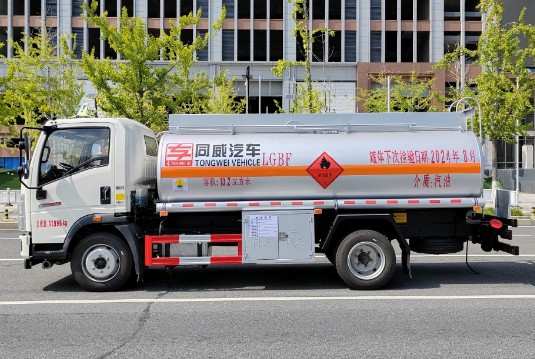 重汽豪沃10方加油車_重汽豪沃8噸加油車_專威牌HTW5127GJYZ6Q型加油車 重汽豪沃10方加油車_重汽豪沃8噸加油車_專威牌HTW5127GJYZ6Q型加油車