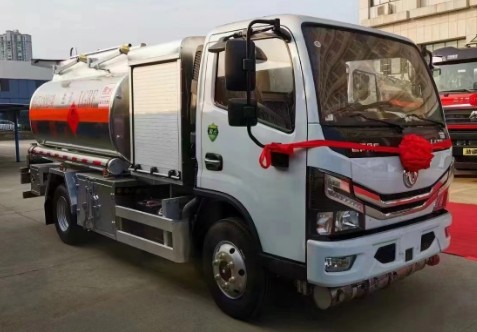 成龍威4.7方飛機(jī)加油車 成龍威4.7方飛機(jī)加油車