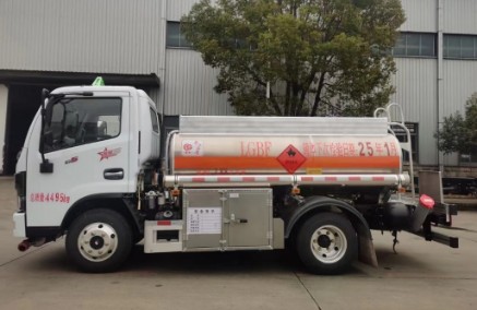 楚勝藍(lán)牌加油車_東風(fēng)多利卡藍(lán)牌加油車_2.88方鋁合金加油車