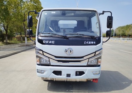 東風多利卡2.6方加油車_2噸藍牌加油車