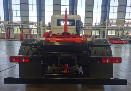 東風(fēng)天錦4700軸距勾臂垃圾車(chē)_HDW5182ZXXD6型車(chē)廂可卸式垃圾車(chē) 東風(fēng)天錦4700軸距勾臂垃圾車(chē)_HDW5182ZXXD6型車(chē)廂可卸式垃圾車(chē)