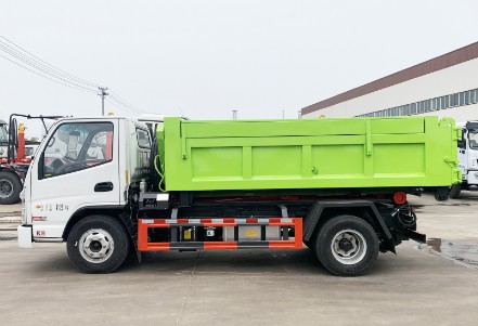 凱馬K8藍(lán)牌勾臂垃圾車(chē)