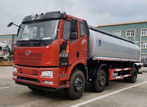 解放J6小三軸普通液體運(yùn)輸車_潤(rùn)知星牌SCS5255GPGCA6型普通液體運(yùn)輸車 解放J6小三軸普通液體運(yùn)輸車_潤(rùn)知星牌SCS5255GPGCA6型普通液體運(yùn)輸車