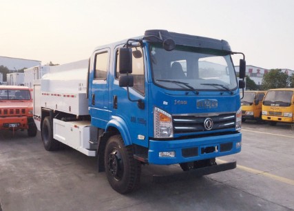 東風(fēng)四驅(qū)5方消防灑水車