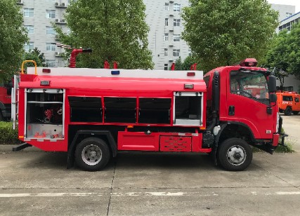 慶鈴五十鈴四驅(qū)供水車