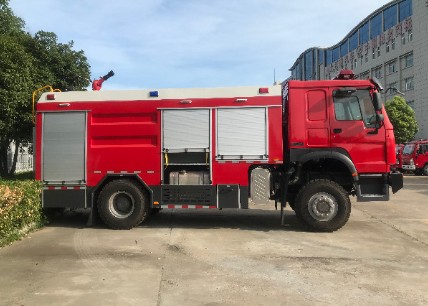 重汽豪沃四驅(qū)5.5噸消防車